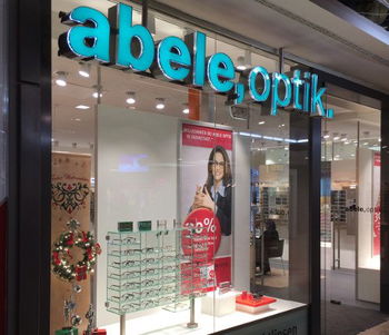 Das Bild zeigt das Schaufenster unserer Filiale in Darmstadt.